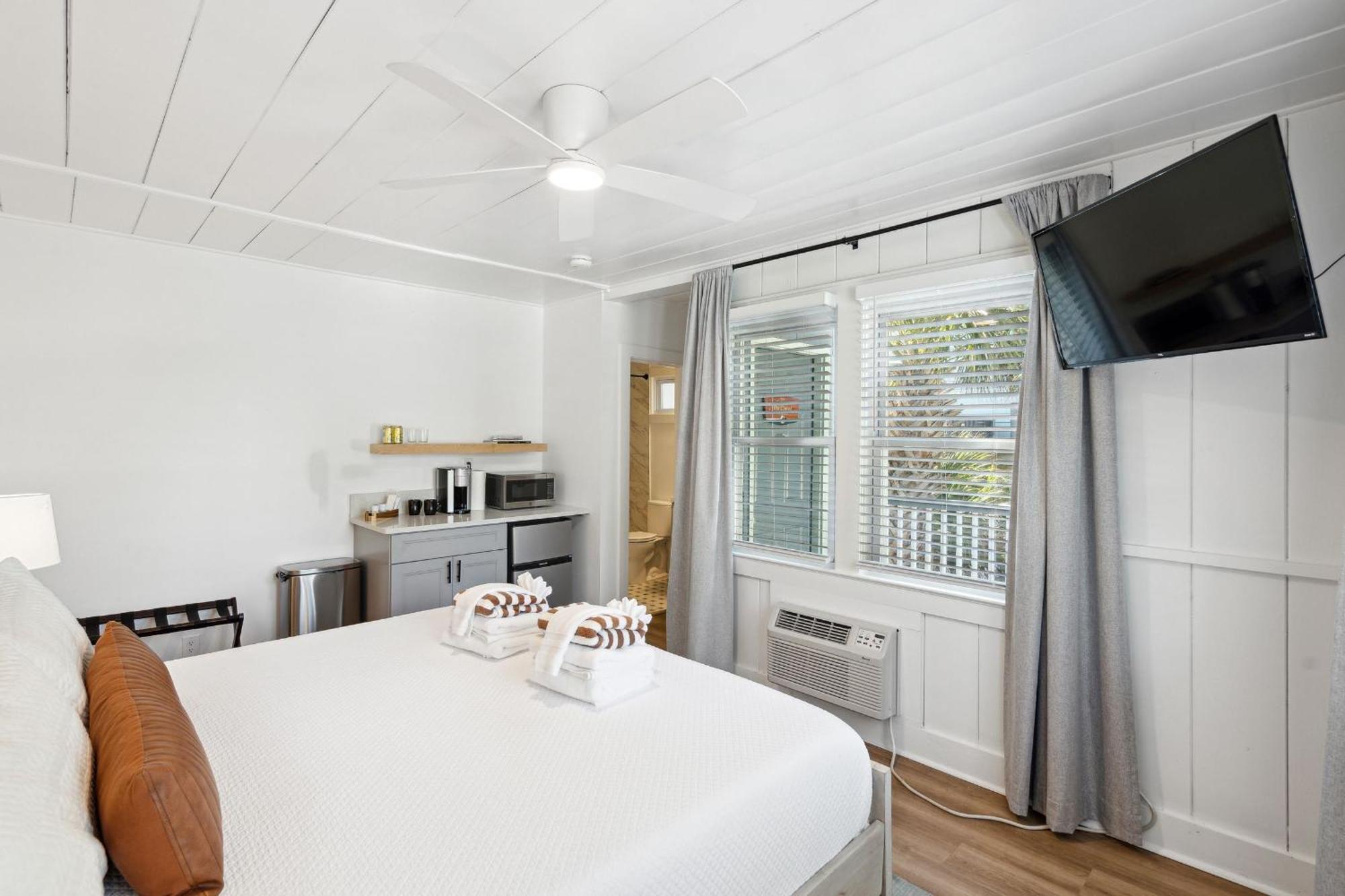 Folliday Inn - The Ariston - Room 34 Фоли Бийч Екстериор снимка